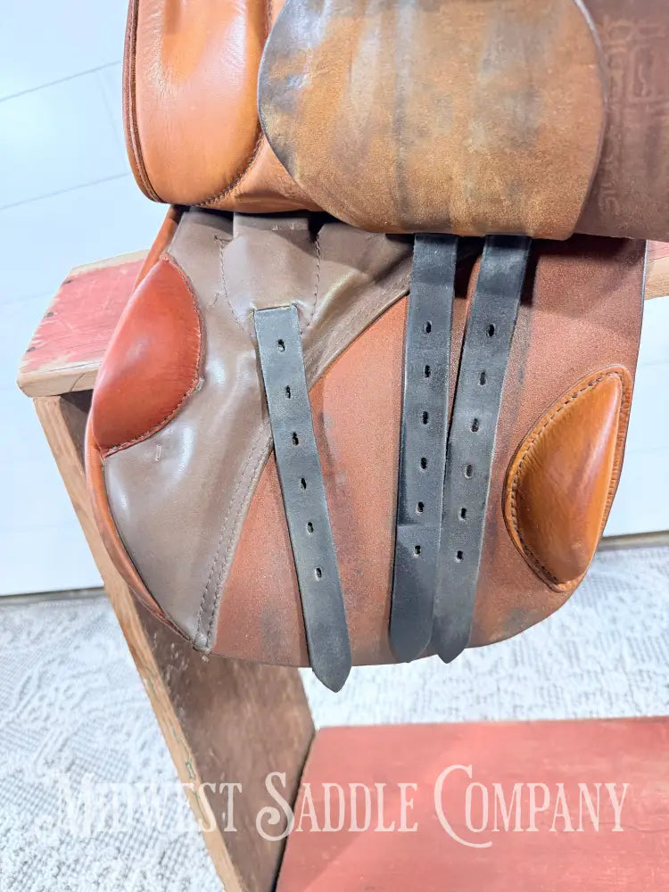 16.5” Stubben Juventus Close Contact Saddle 32 cm - Wide Tree