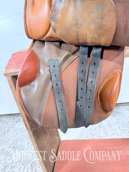 16.5” Stubben Juventus Close Contact Saddle 32 cm - Wide Tree