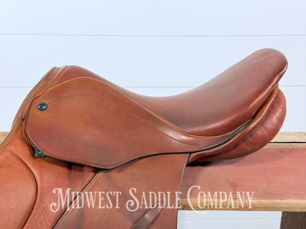 16.5” Stubben Juventus Close Contact Saddle 32 cm - Wide Tree