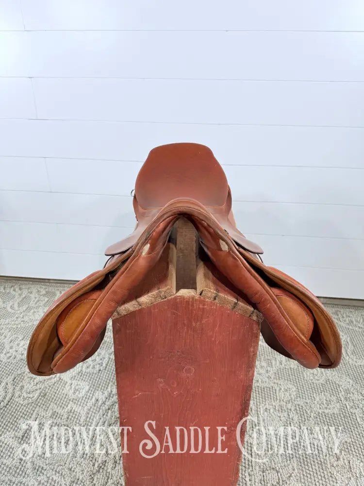 16.5” Stubben Juventus Close Contact Saddle 32 cm - Wide Tree