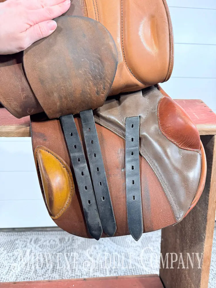 16.5” Stubben Juventus Close Contact Saddle 32 cm - Wide Tree