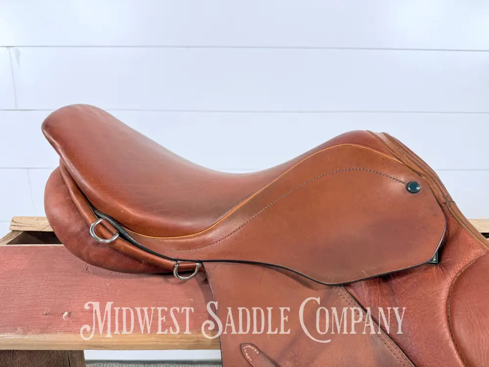 16.5” Stubben Juventus Close Contact Saddle 32 cm - Wide Tree