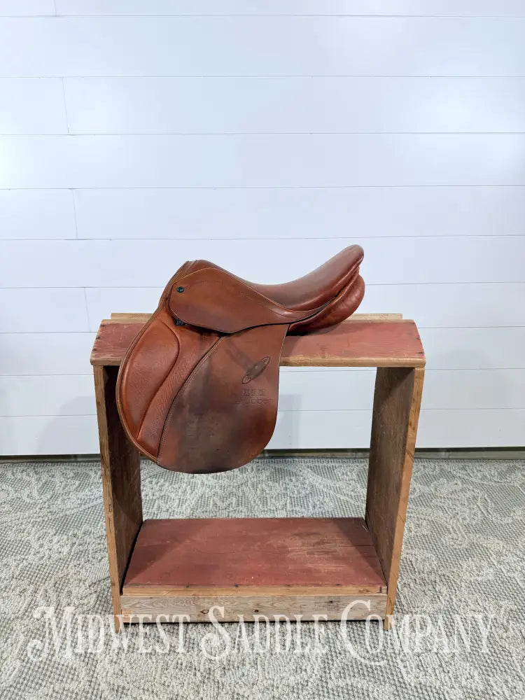 16.5” Stubben Juventus Close Contact Saddle 32 cm - Wide Tree