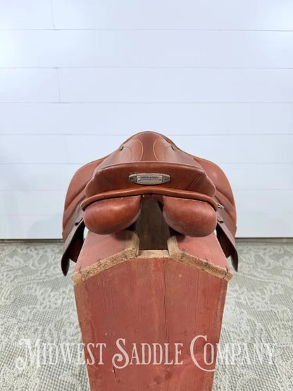 16.5” Stubben Juventus Close Contact Saddle 32 cm - Wide Tree