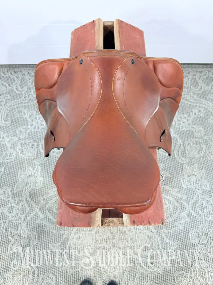 16.5” Stubben Juventus Close Contact Saddle 32 cm - Wide Tree