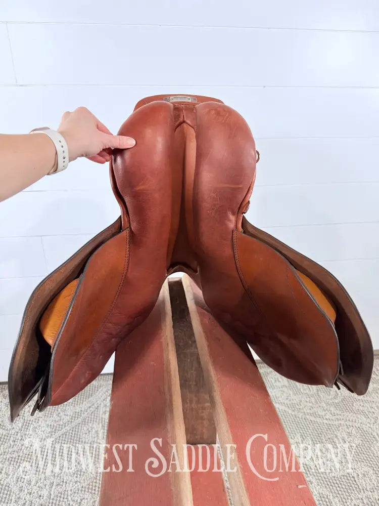 16.5” Stubben Juventus Close Contact Saddle 32 cm - Wide Tree