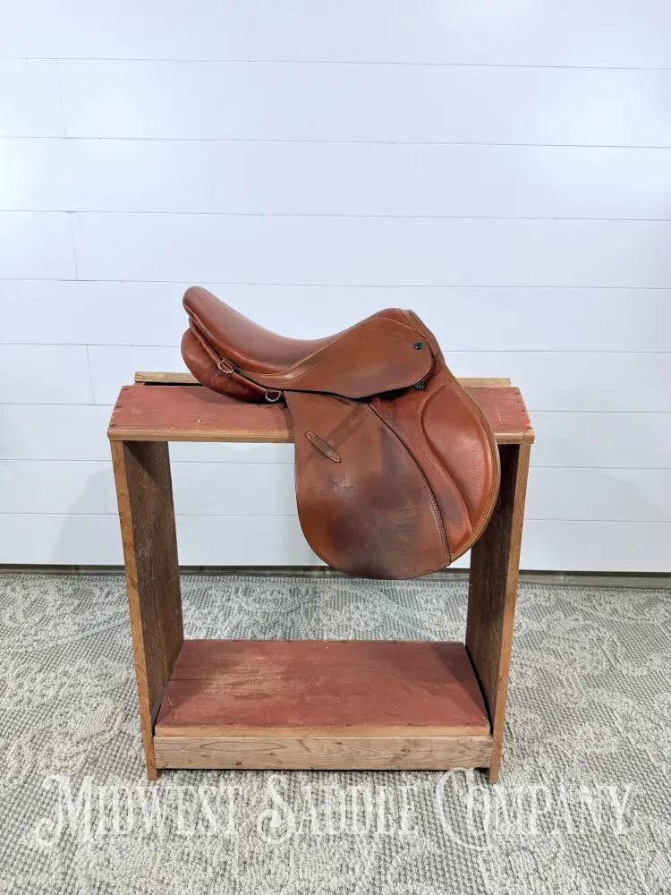 16.5” Stubben Juventus Close Contact Saddle 32 cm - Wide Tree