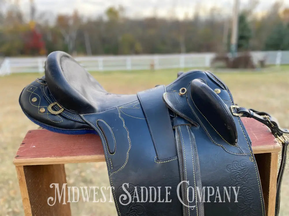 18.5” Outback Saddle Co. Australian - Breastplate Martingale Combo Included!