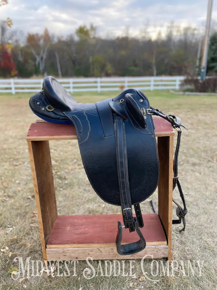 18.5” Outback Saddle Co. Australian - Breastplate Martingale Combo Included!