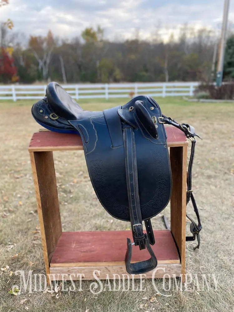 18.5” Outback Saddle Co. Australian - Breastplate Martingale Combo Included!