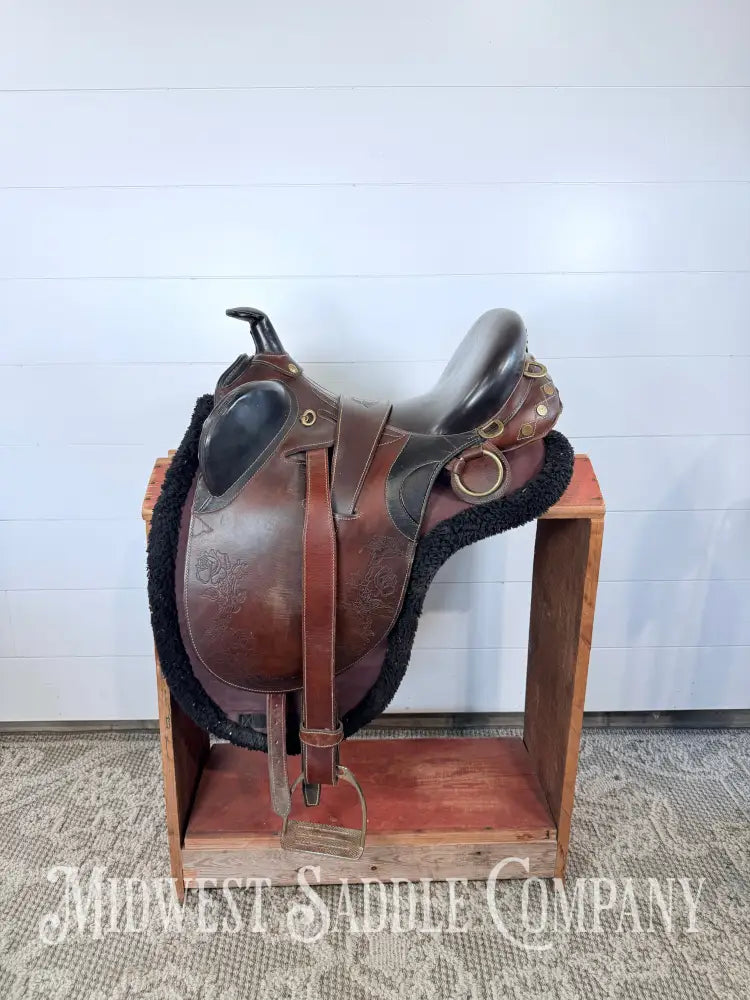 18” Down Under Saddle Supply Australian Outrider Stock Poley Saddle with Horn