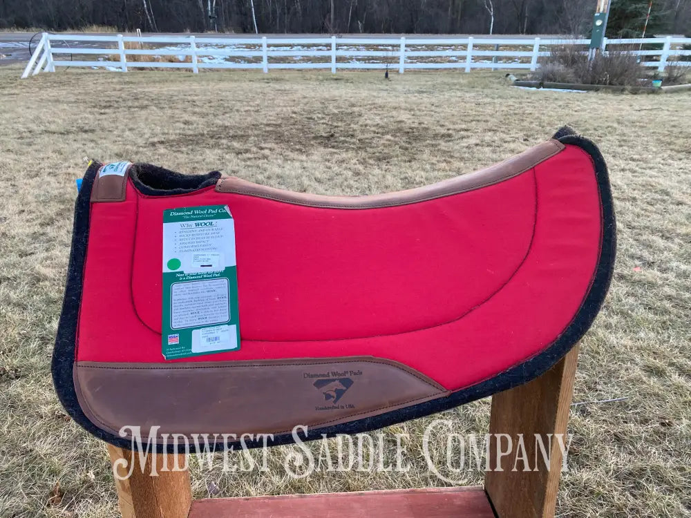 New Diamond Wool Contoured Round Saddle Pad - 32X30 1” Vibrant Red