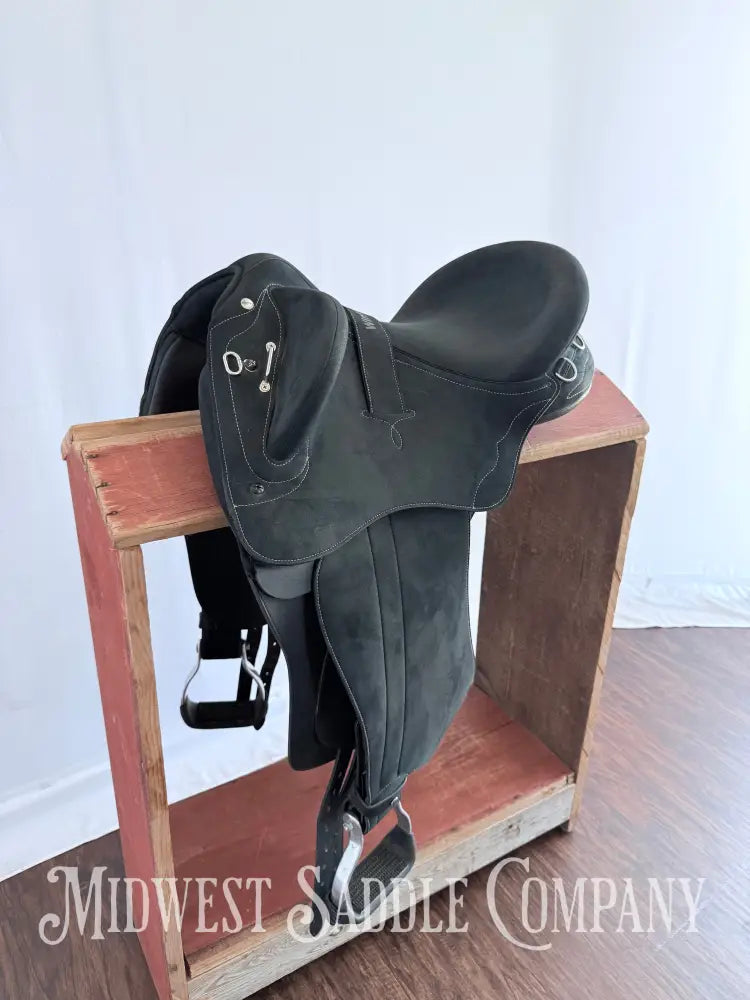 Wintec Pro Stock Australian HART Saddle with Swinging Fender Extras Included! Australian Saddle