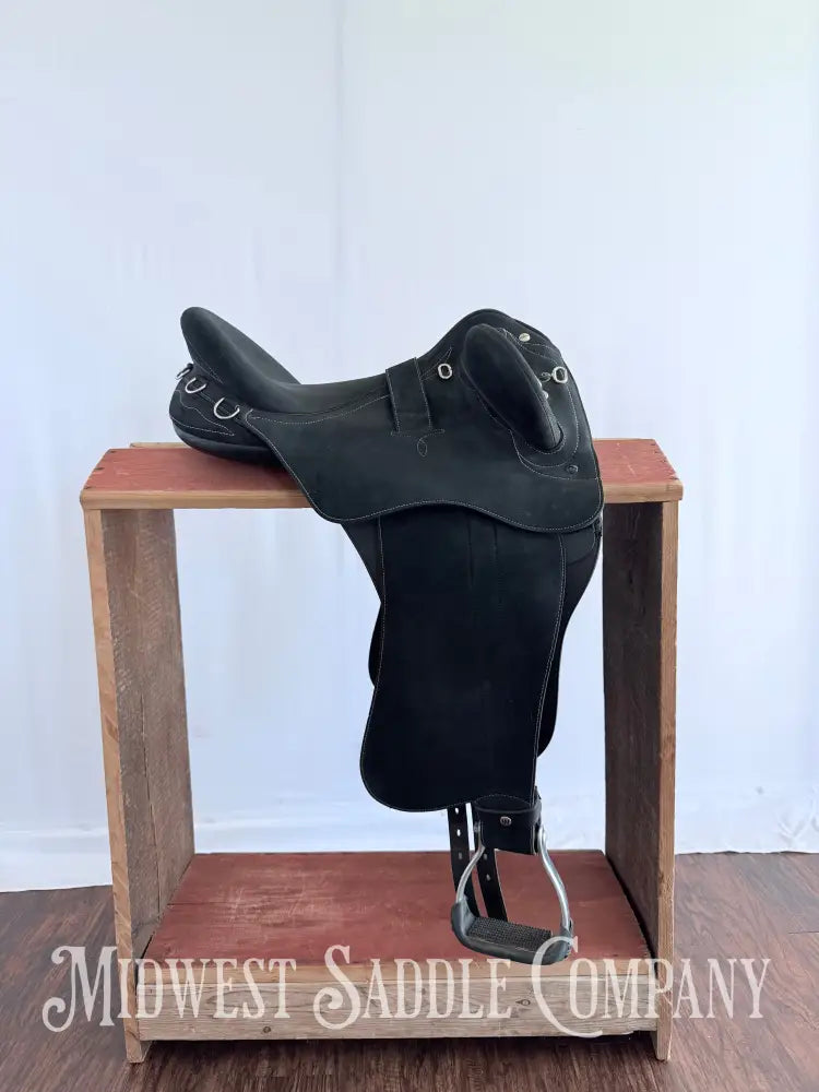 Wintec Pro Stock Australian HART Saddle with Swinging Fender Extras Included! Australian Saddle