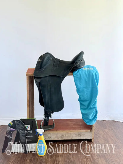 17” Wintec Pro Stock Australian HART Saddle with Swinging Fender Extras Included! Australian Saddle