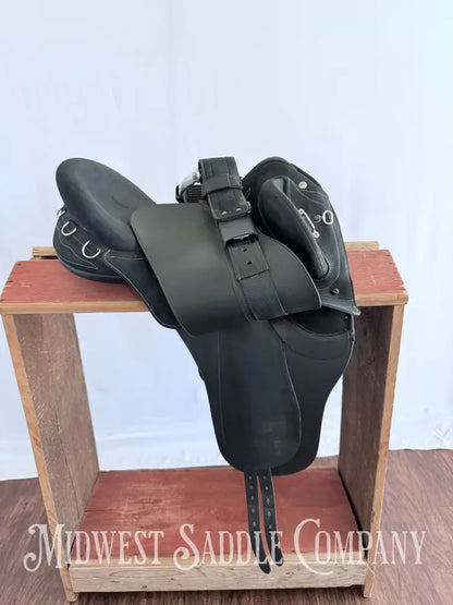 Wintec Pro Stock Australian HART Saddle with Swinging Fender Extras Included! Australian Saddle