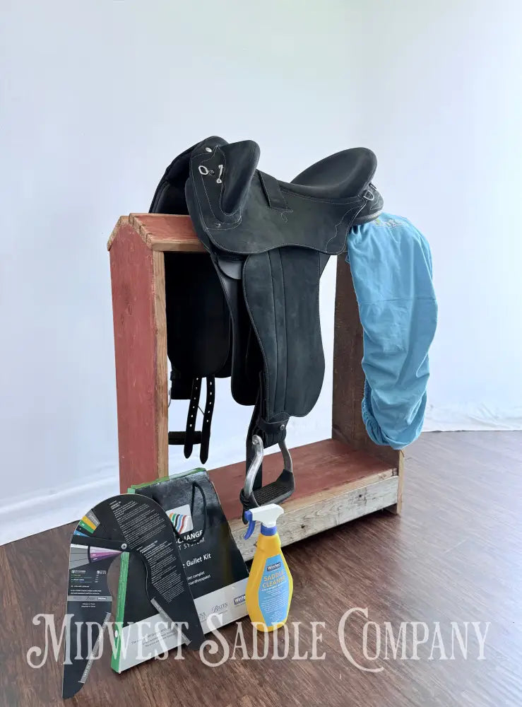 Wintec Pro Stock Australian HART Saddle with Swinging Fender Extras Included! Australian Saddle