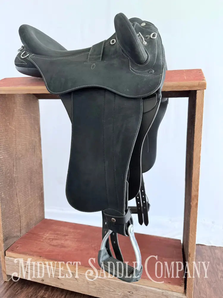 Wintec Pro Stock Australian HART Saddle with Swinging Fender Extras Included! Australian Saddle
